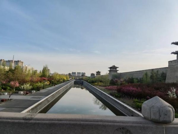 2025配资查询网站官网 五一“穷游”县城，我发现了中国消费的另一面
